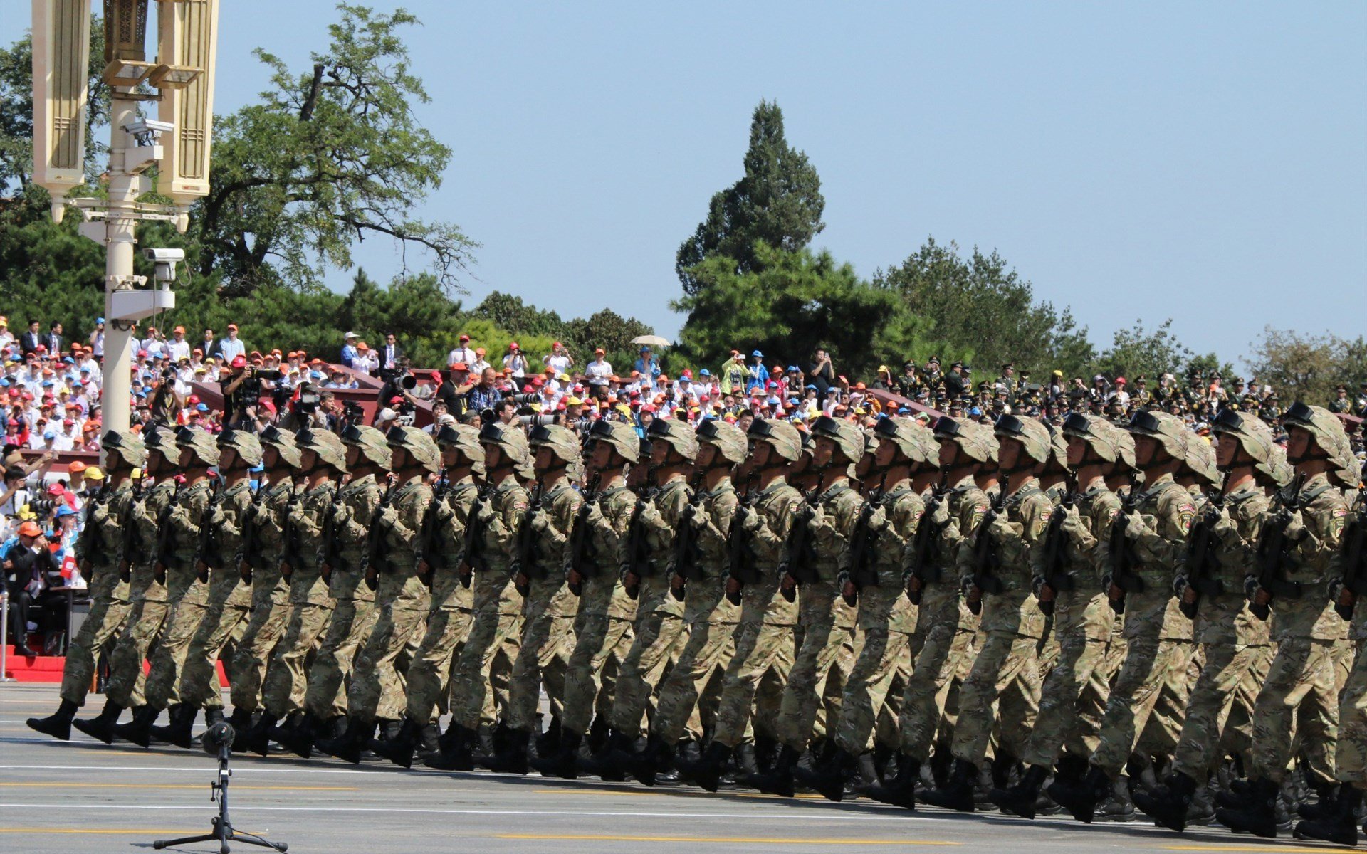 “宽板滑水：东三叉湖赛场挑战力与美学的极致融合”