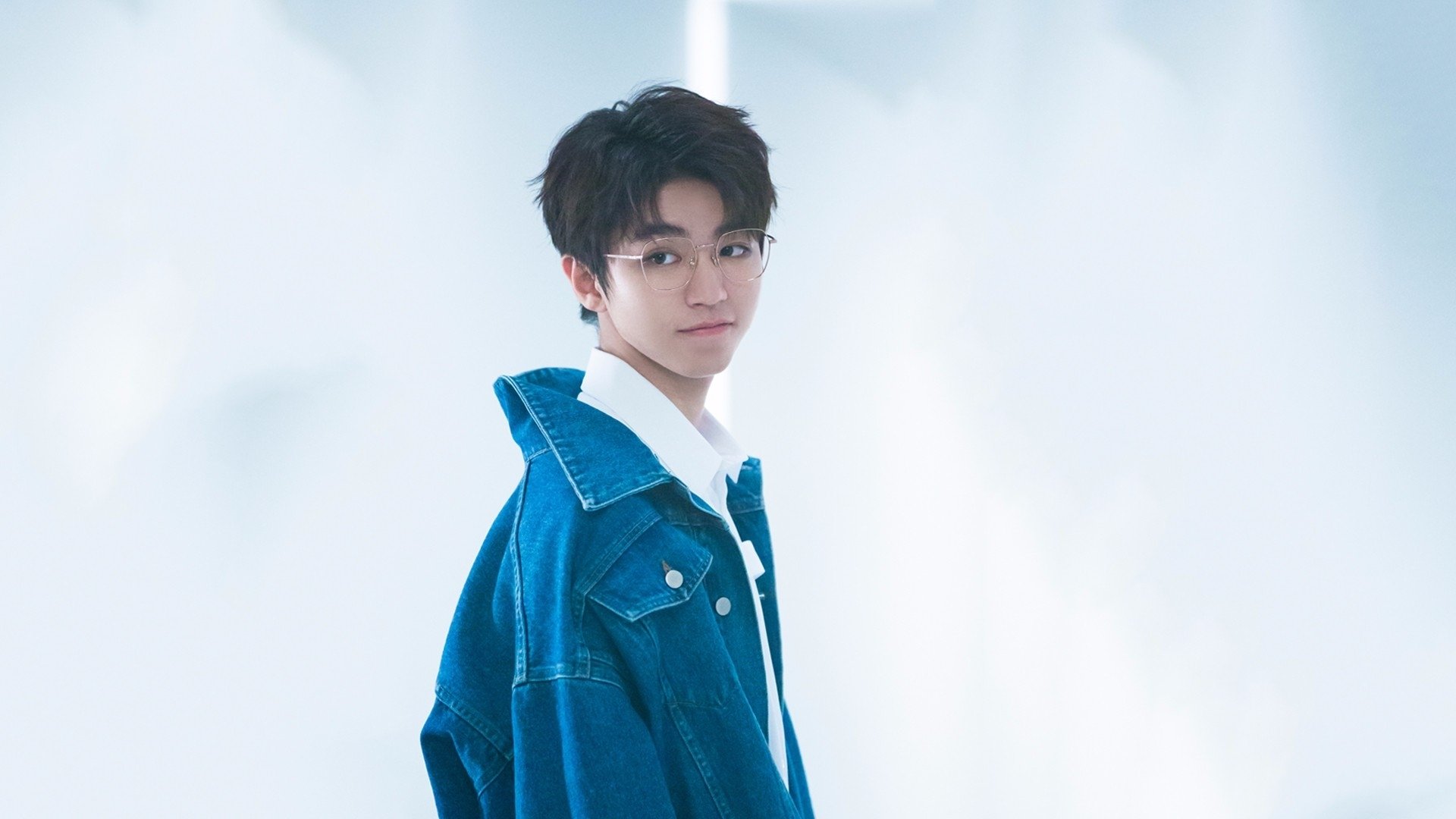 “水上救生：三叉湖游泳馆选手英勇救援，瞬间成焦点”